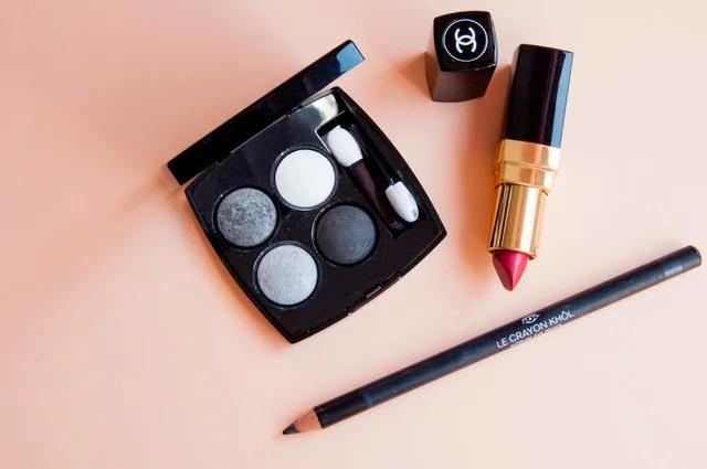 Técnicas coreanas de base y puntos de color para un maquillaje impecable