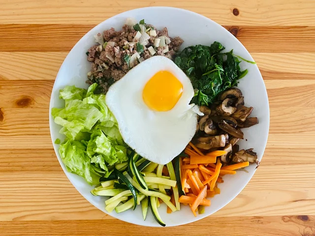 Cómo preparar un delicioso bibimbap y la armonía de los ingredientes coreanos