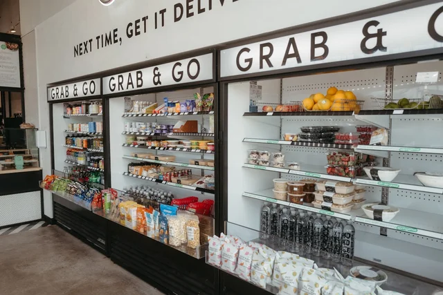 편의점 이용 가이드: 한국 여행객을 위한 필수 활용법